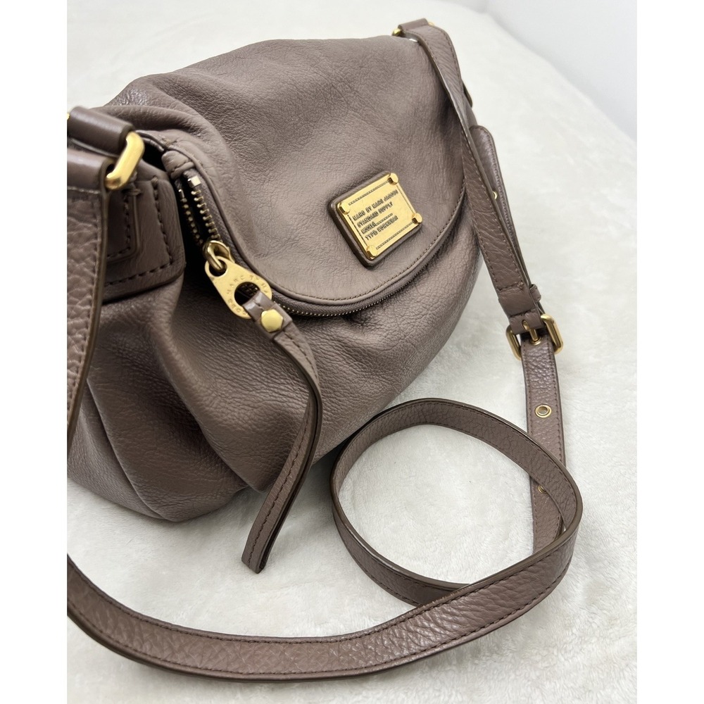 MARC BY MARC JACOBS Classic Q NATASHA Ash Brown Pebbled Crossbody Shoulder Bag - Picture 4 of 16